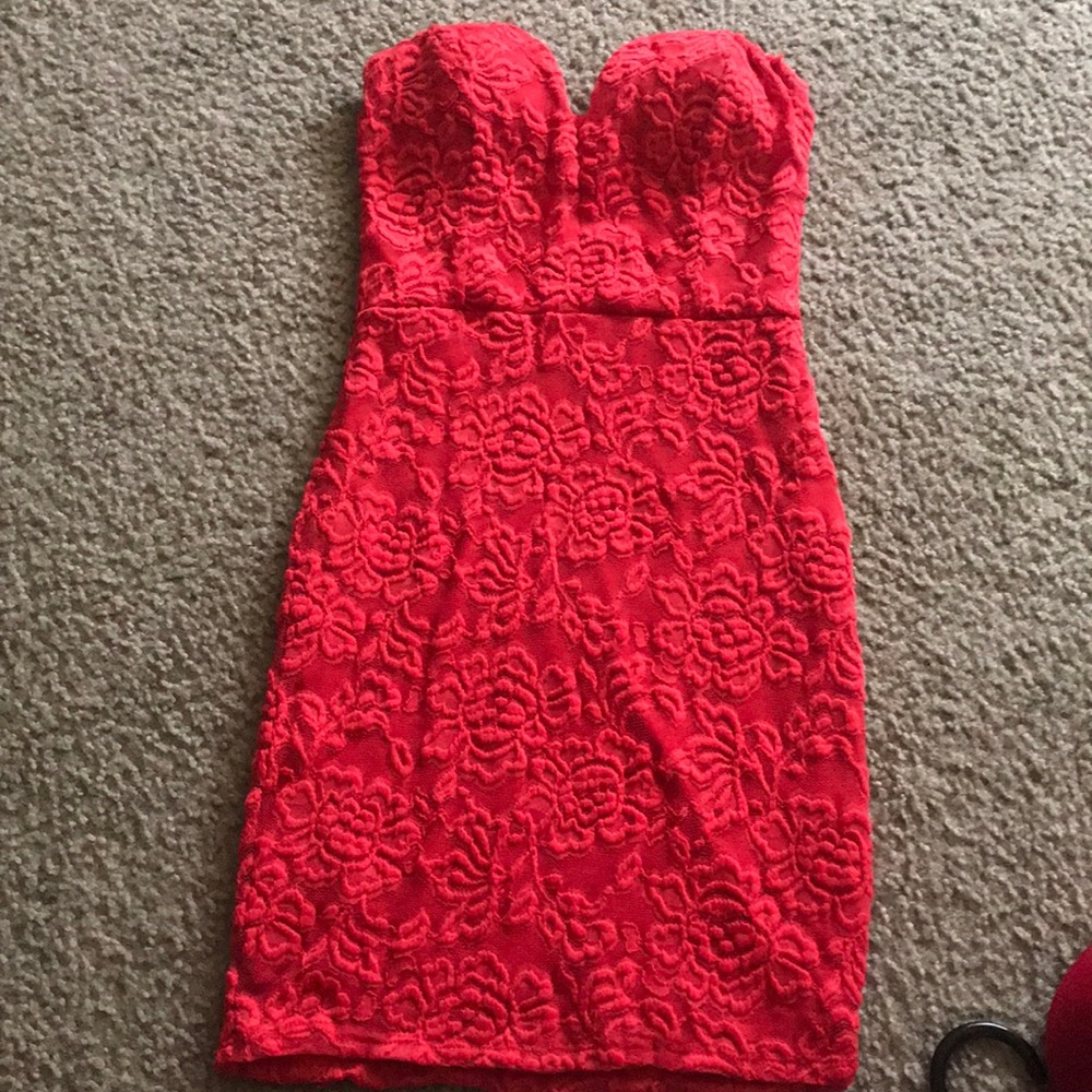 Red lace body con